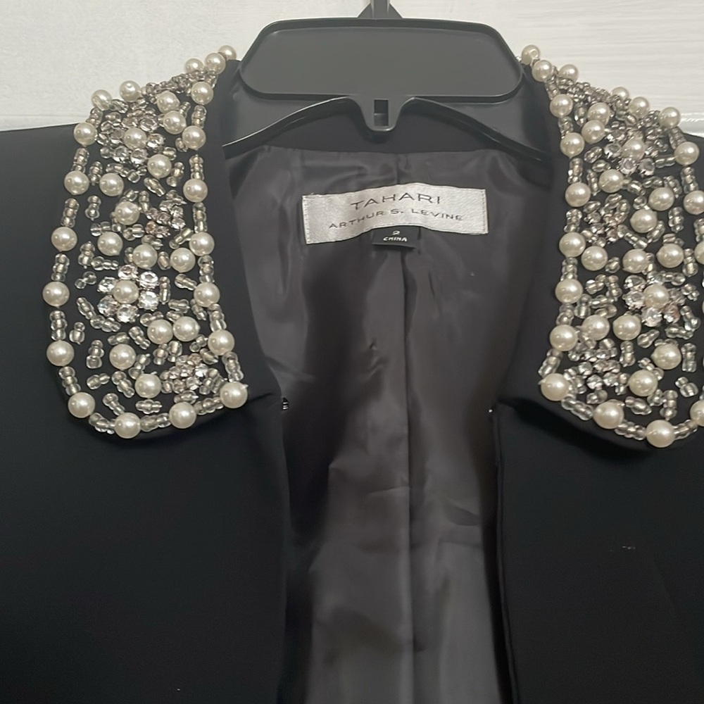 Tahari Women’s size 2 black jacket - Picture 2 of 7